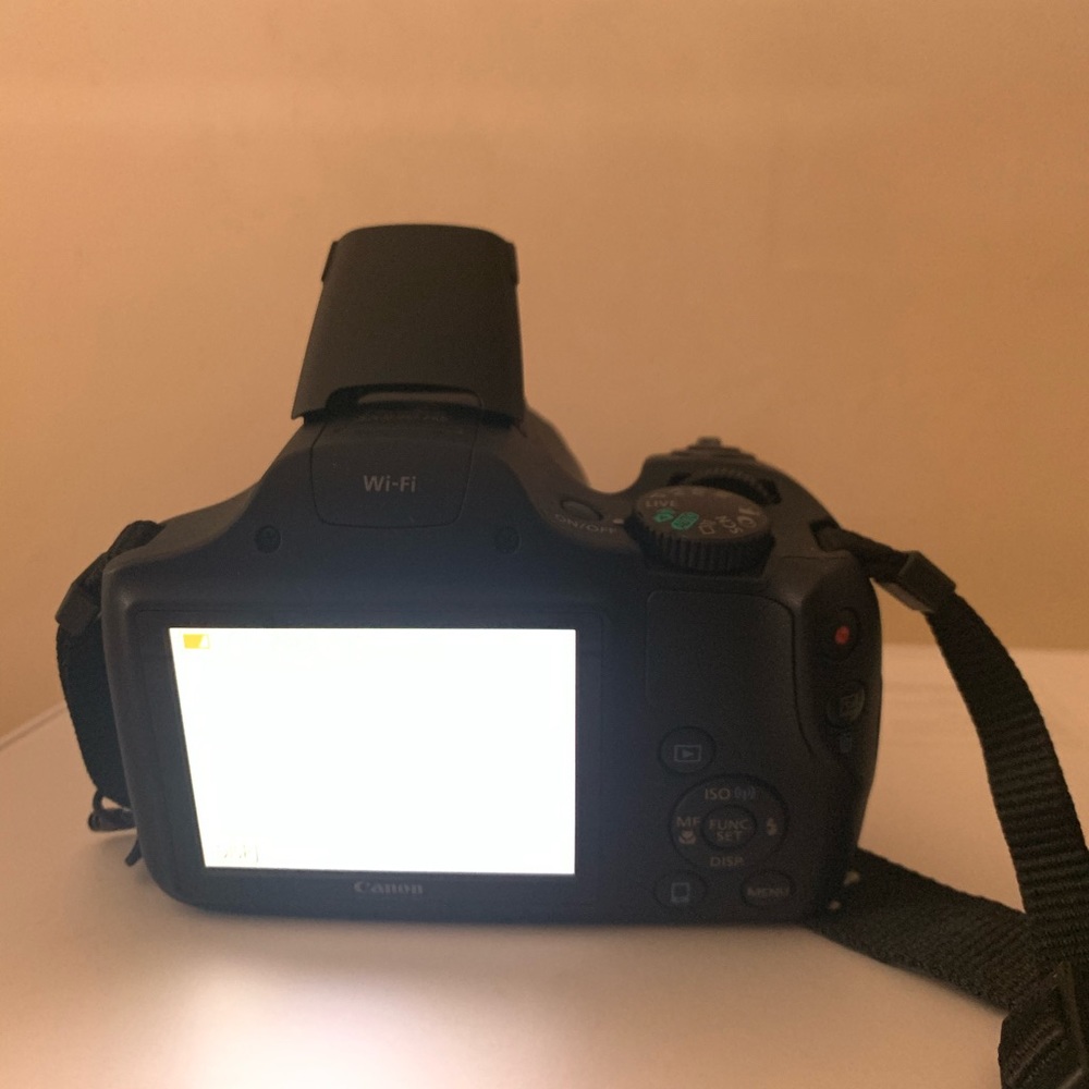 Canon camera - Picture 3 of 5